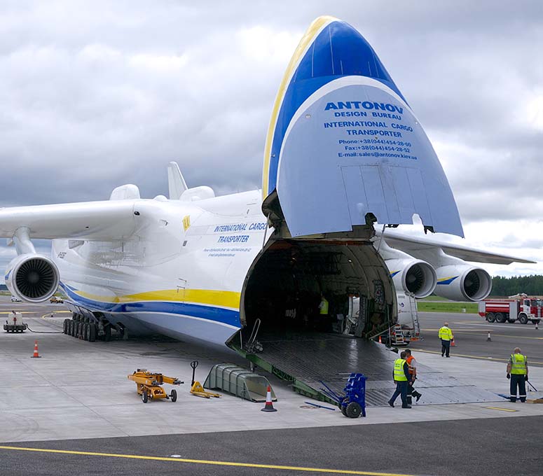 The Antonov An-225 doing the 'elephant dance' while loading.
