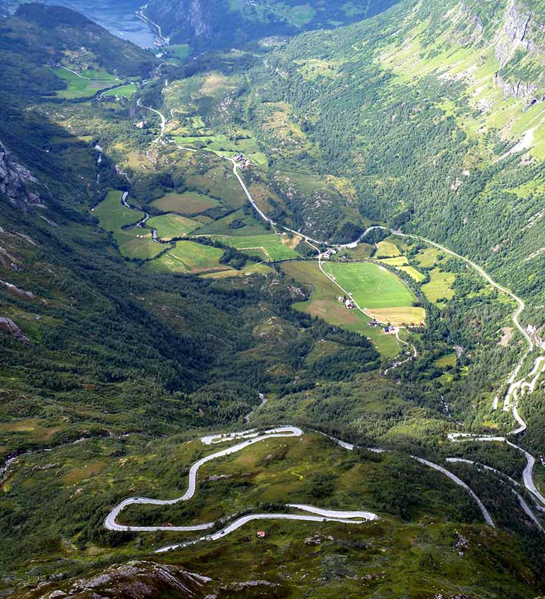 The road down toward Geiranger