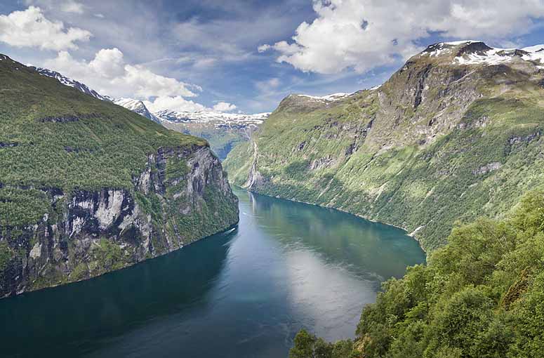 The view from rnesvingen - Eagle Road